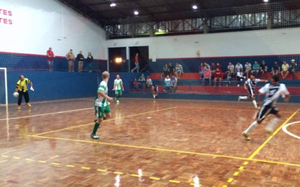 TROFÉU DIFUSORA: Frigorosa/ Copagril/ Nova Santa Rosa Futsal joga